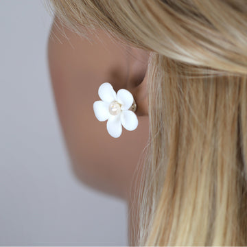 Porcelain White Flower Pop Out Natural Pearl Earrings, Bridal Jewelry, Stud Bridal Earrings, Ceramic Statement Earrings, Bridesmaid Earring.